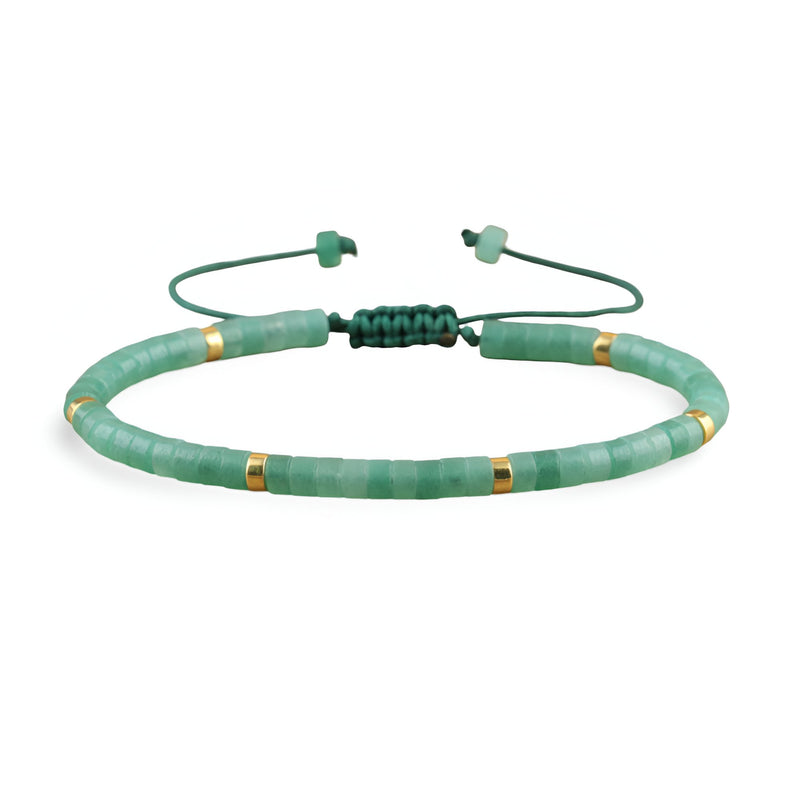 Bracelet mixte en perles heishi vert aventurine avec détails dorés et fermeture coulissante noire.
