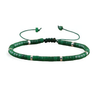 Bracelet mixte en perles heishi vertes en jade avec intercalaires argentés et cordon ajustable noir.