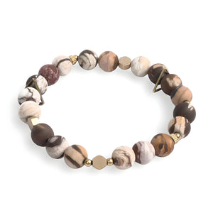Bracelet mixte en jaspe zébré et rouge, perles rondes mates et lisses avec détails dorés hexagonaux.