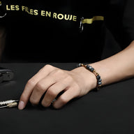 Bracelet mixte en pierres naturelles œil de tigre et cuivre, perles lisses et rondes, style élégant.