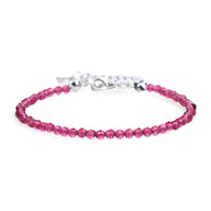 Bracelet fin en perles rondes rouge foncé avec fermoir argenté et chaîne d'extension.