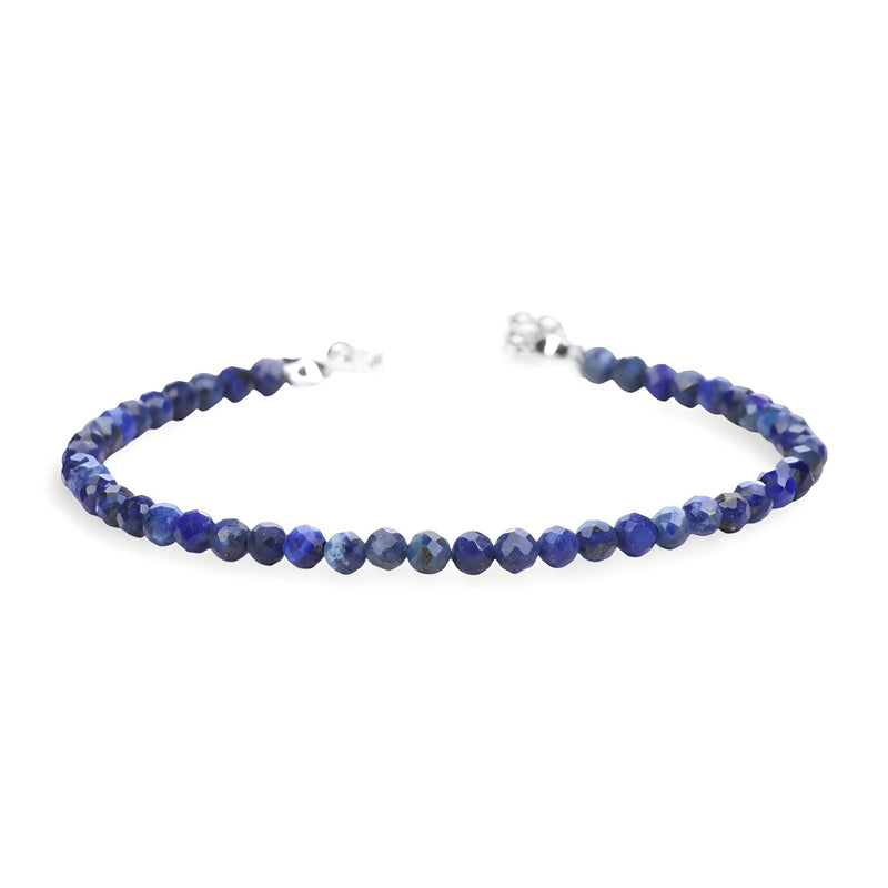 Bracelet fin en lapis-lazuli bleu foncé à perles facettées et fermoir argenté.