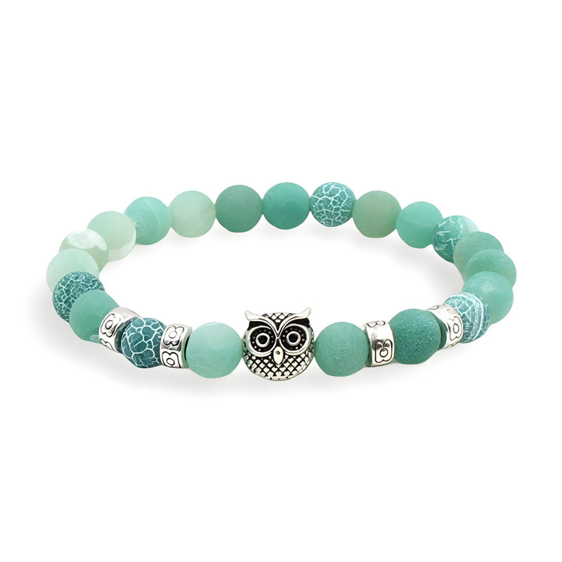 Bracelet mixte en agate verte avec perles rondes mates, hibou protecteur en métal argenté au centre.