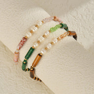 Bracelets femme en pierres naturelles quartz rose, malachite et œil de tigre avec perles et fermoirs réglables.