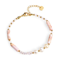 Bracelet femme avec perles blanches, pierres naturelles rose pâle et petites perles dorées, fermoir ajustable.