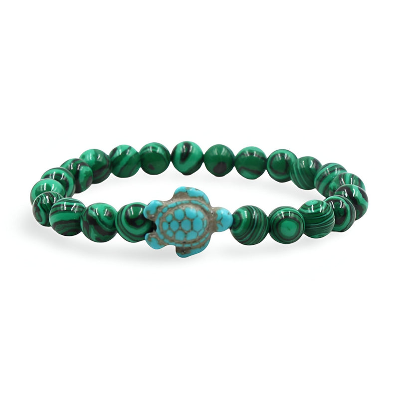 Bracelet en pierres malachite vertes avec breloque tortue en turquoise bleue et beige.
