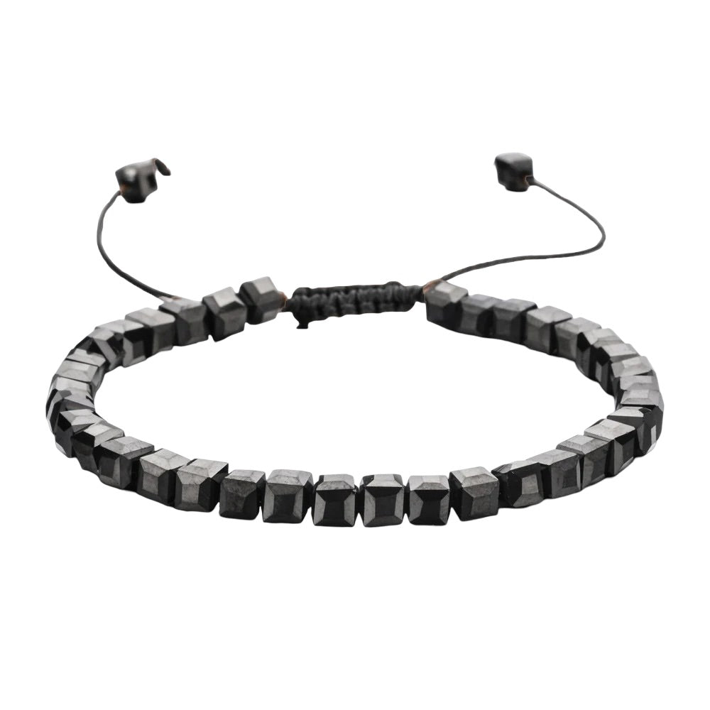 Bracelet ajustable en cordon noir avec perles carrées en acier inoxydable gris anthracite mat.