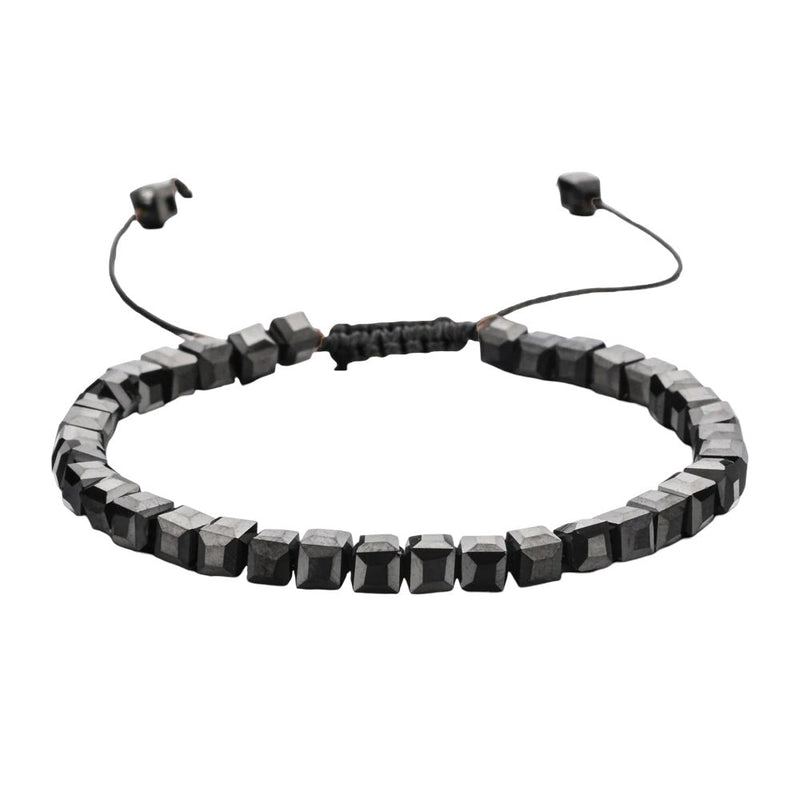 Bracelet ajustable en cordon noir avec perles carrées en acier inoxydable gris anthracite mat.