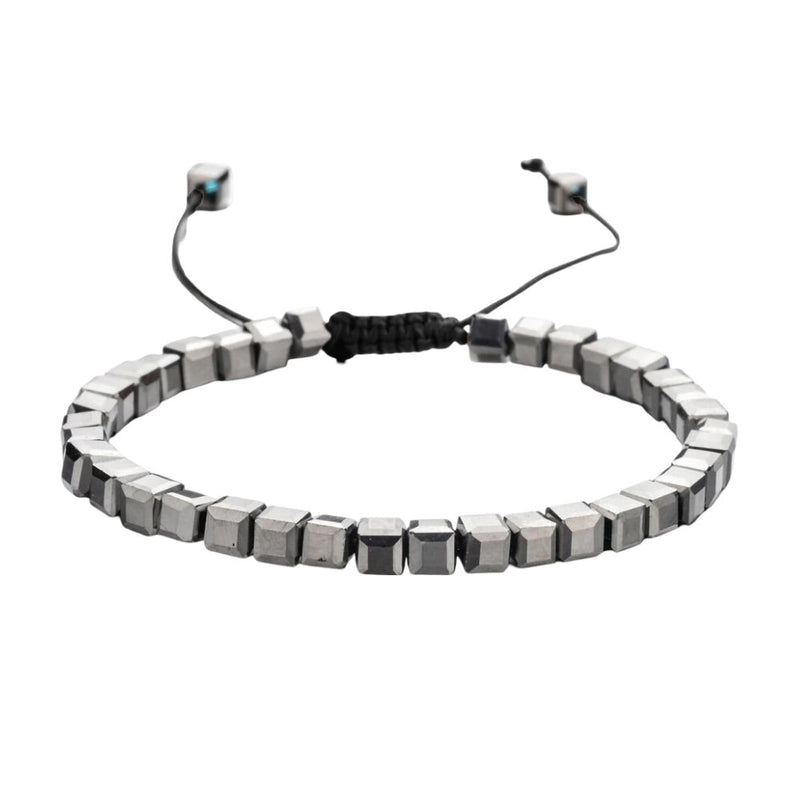 Bracelet ajustable en pierres de cristal autrichiennes carrées gris métallisé avec cordon noir tressé.