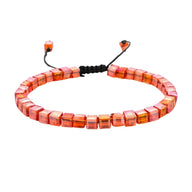 Bracelet ajustable en pierres de cristal autrichiennes carrées orange sur cordon noir.