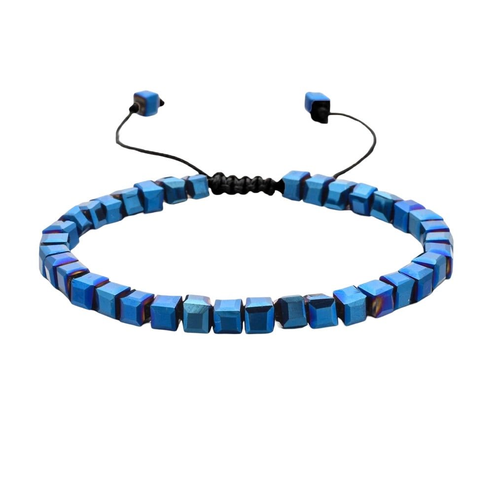 Bracelet ajustable à cordon noir avec perles carrées en cristal autrichien bleu ciel.