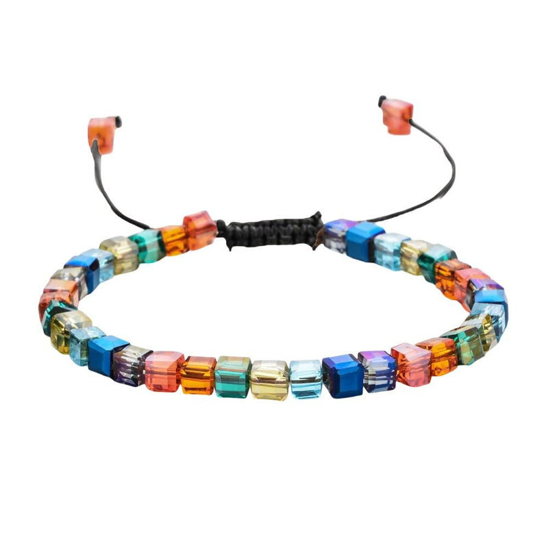 Bracelet ajustable à cordon noir avec perles carrées en cristal multicolore aux tons vifs.
