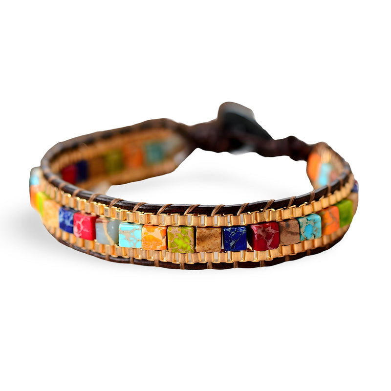 Bracelet multi-rangs femme en pierres naturelles turquoise, bleu, rouge et jaune, montage tressé marron.