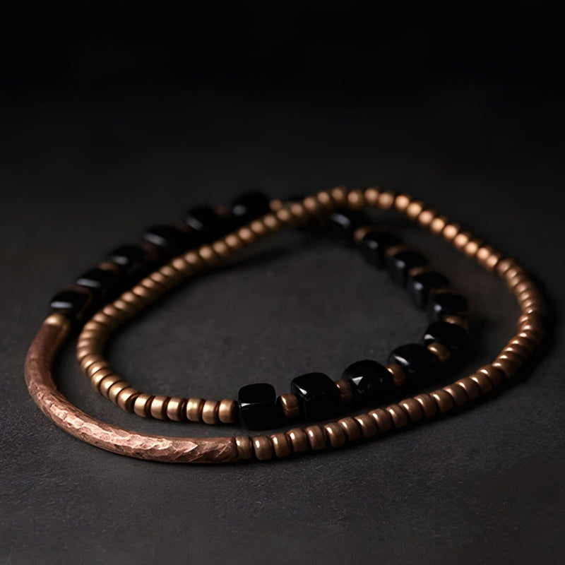 Bracelet femme en pierres d'onyx noires et perles en cuivre patiné modèle Dorothée.