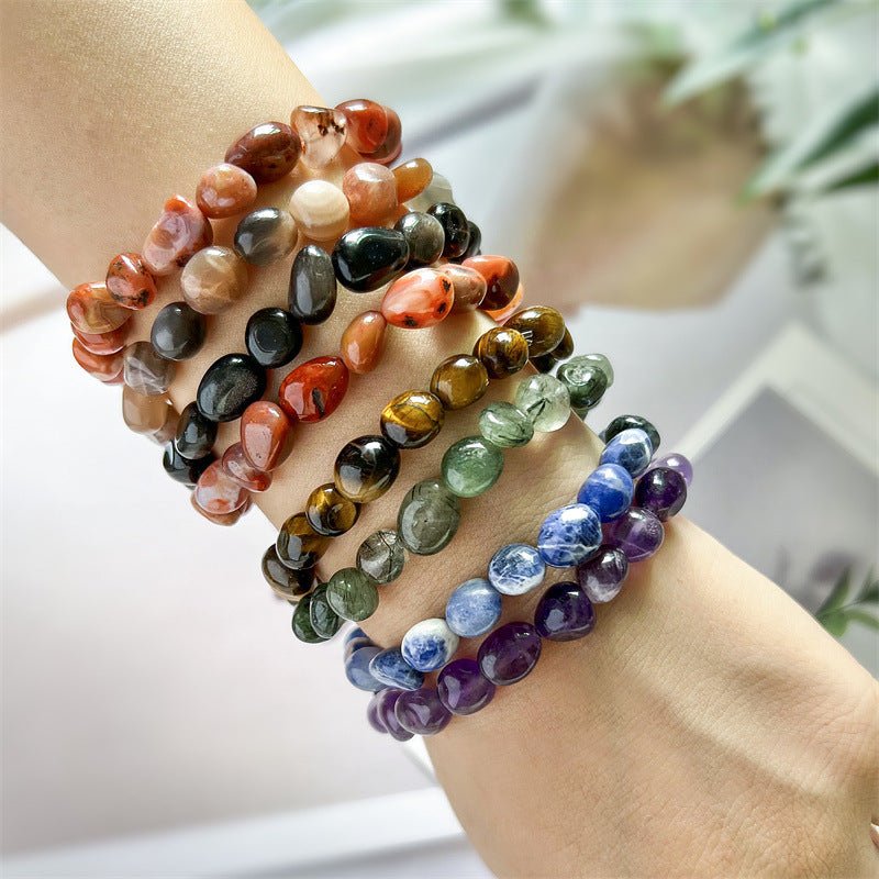 Bracelets en pierres naturelles asymétriques multicolores avec perles lisses, style Evolet, porté au poignet.