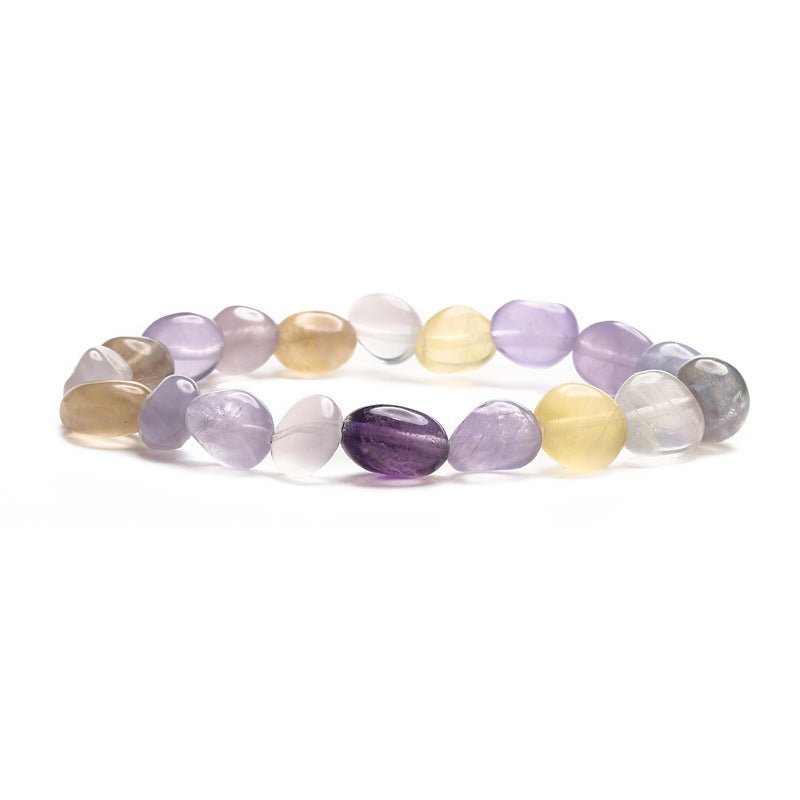 Bracelet asymétrique en pierres naturelles multicolores aux tons violet, jaune et beige, finition lisse et brillante.