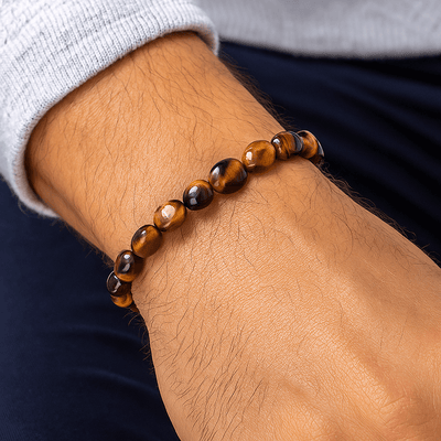 Bracelet asymétrique en perles d’œil de tigre poli, tons marron et doré, style naturel et élégant.