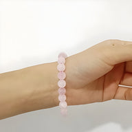 Bracelet en pierres naturelles quartz rose avec perles rondes et charm pomme argenté.