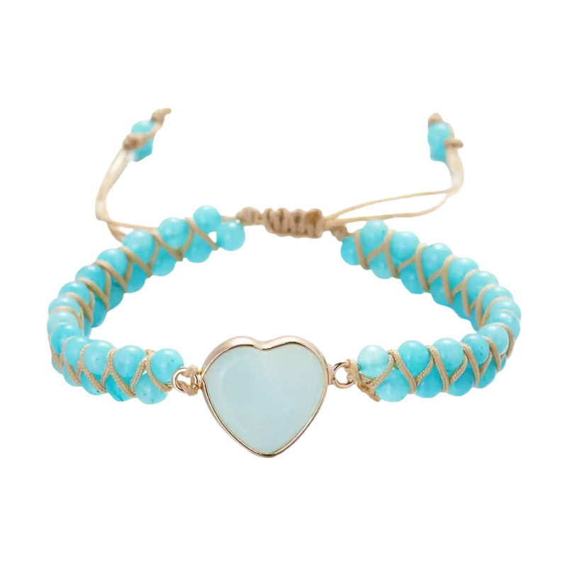 Bracelet turquoise en pierres naturelles et corde beige, cœur en pierre bleue claire au centre.