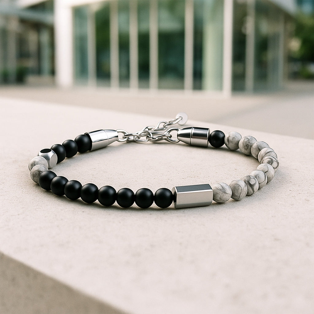 Bracelet mixte perles noires mat et grises marbrées 6 mm, acier inoxydable argent, fermoir réglable.