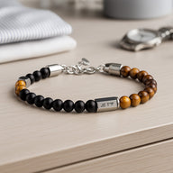 Bracelet mixte en perles naturelles noires et brunes, acier inoxydable avec fermoir réglable et plaque gravée "Je t’aime".