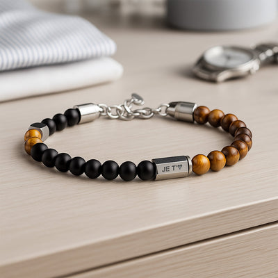 Bracelet mixte en perles naturelles noires et brunes, acier inoxydable avec fermoir réglable et plaque gravée "Je t’aime".
