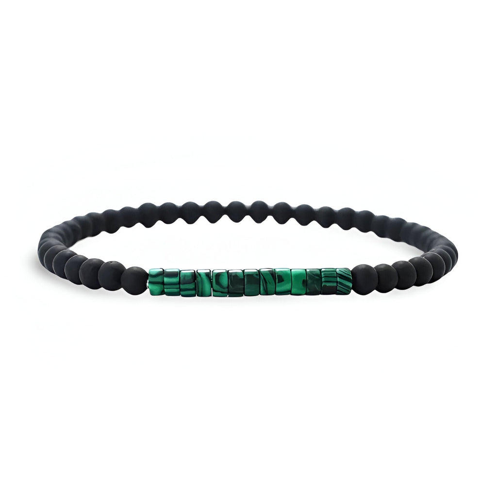 Bracelet fin pour homme en perles noires mates et pierres naturelles vertes malachite.