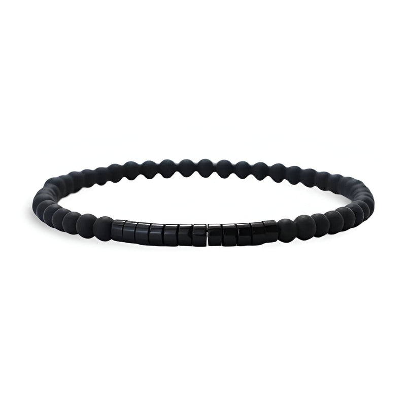 Bracelet fin pour homme en pierres naturelles noires mates avec perles cylindriques noires brillantes.