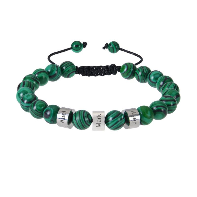 Bracelet Valen en malachite verte avec trois plaques argentées et cordon noir ajustable.