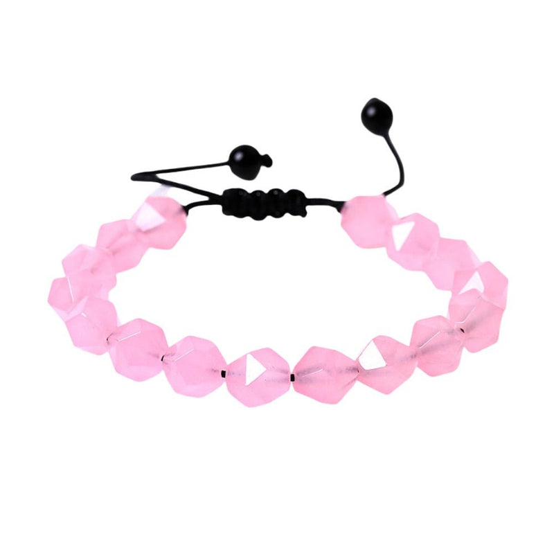 Bracelet ajustable en pierres naturelles rose quartz taillées multifacettes avec cordon noir.