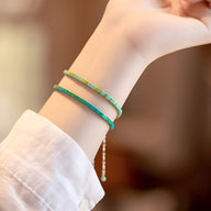 Bracelets fins en pierres turquoises et vertes avec chaîne ajustable et perles fines, style élégant pour femme.