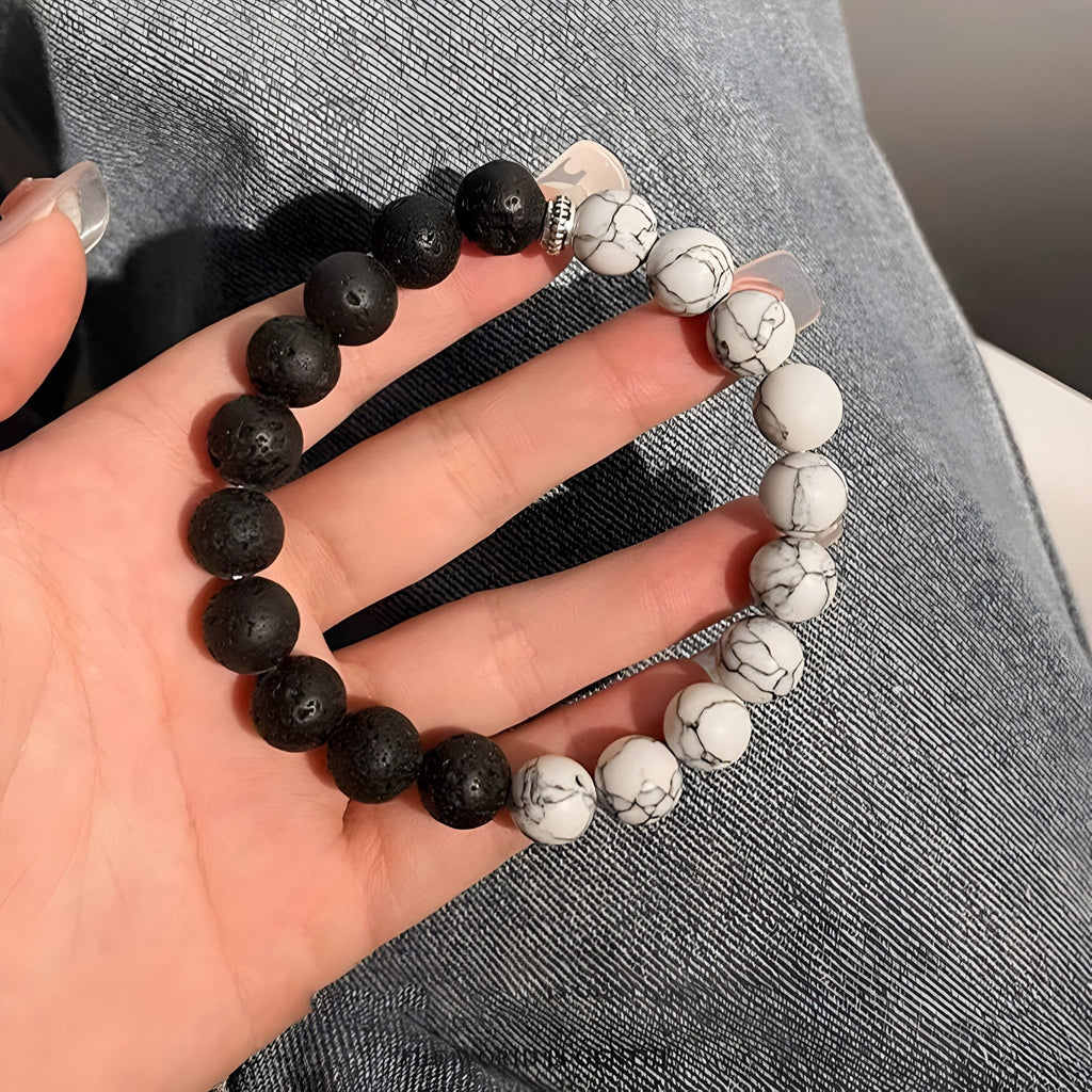 Bracelet bi-colore en pierres volcaniques noires et blanches marbrées, style mixte, modèle Côme.