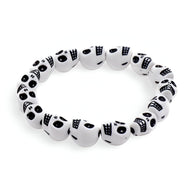 Bracelet homme en résine blanche avec crânes noirs assemblés style Spooky.