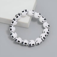 Bracelet homme en résine blanche avec crânes noirs assemblés style Spooky.