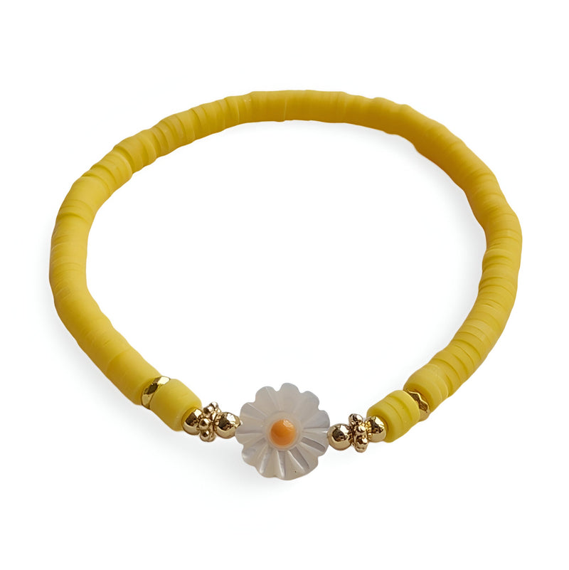 Bracelet élastique jaune en résine avec marguerite blanche et perles dorées.