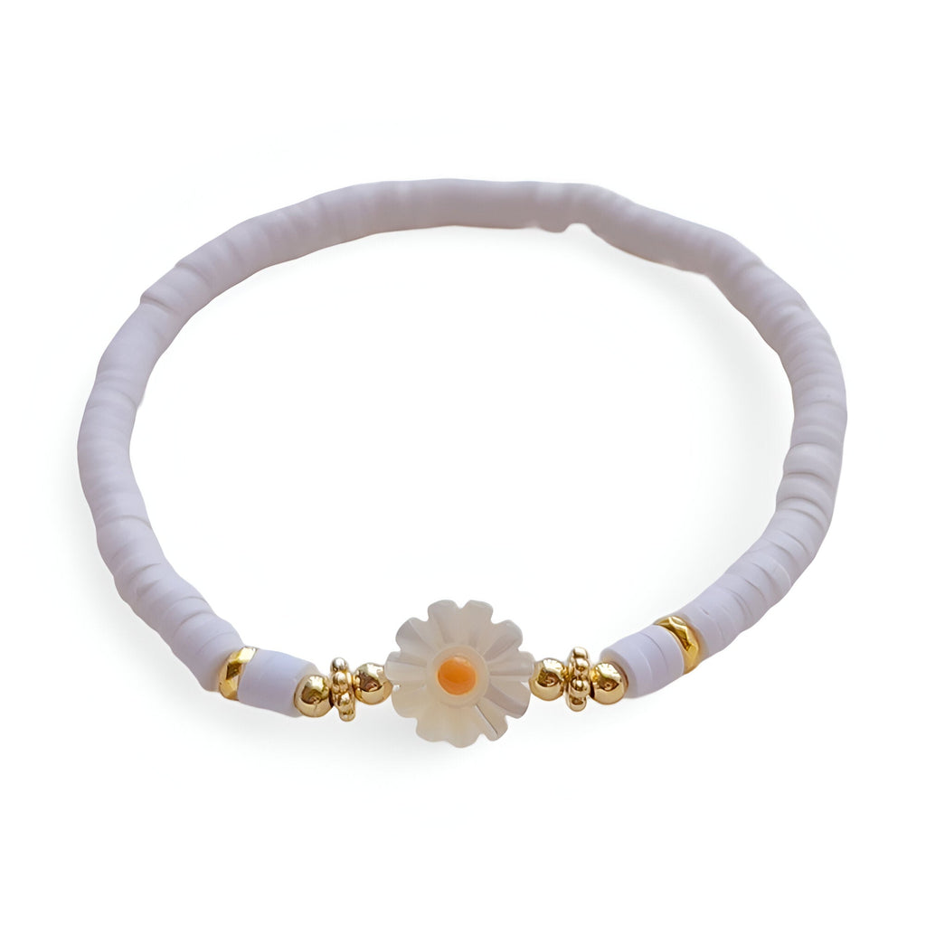 Bracelet blanc en résine avec ornement marguerite centrale et détails dorés.