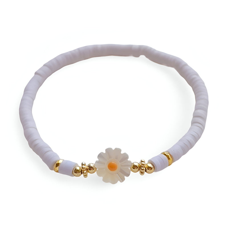 Bracelet blanc en résine avec ornement marguerite centrale et détails dorés.