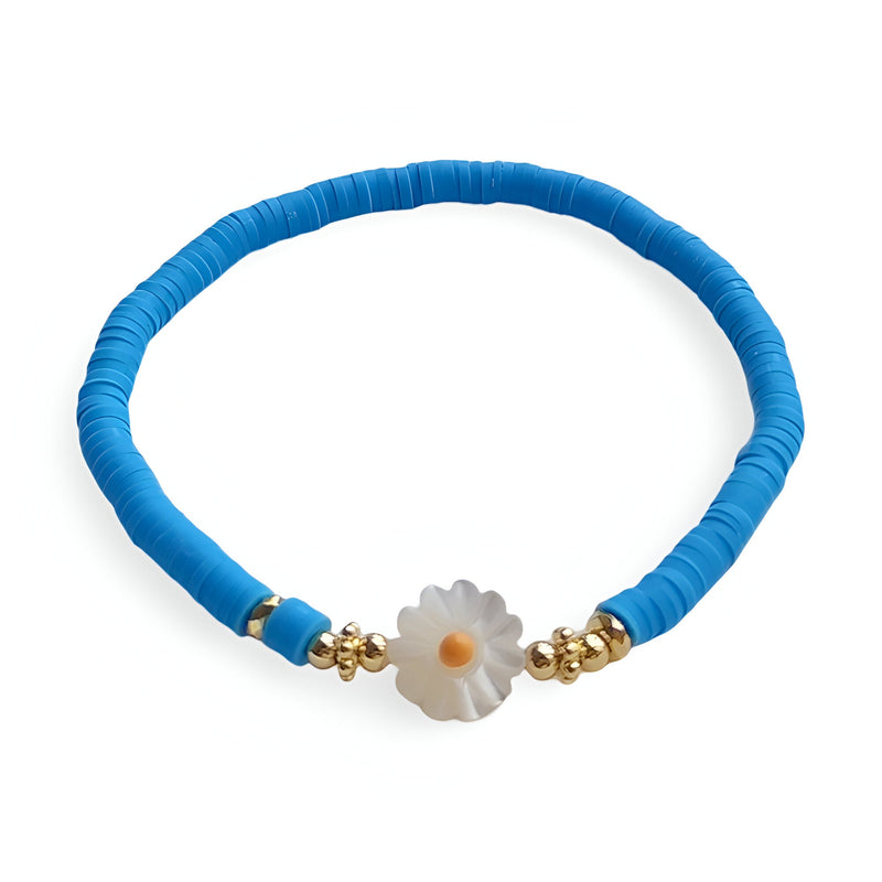 Bracelet bleu en résine avec ornement marguerite blanc au centre jaune et détails dorés.