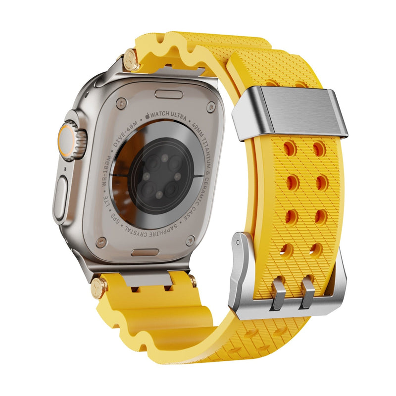 Bracelet silicone jaune à texture technique avec détails métalliques argentés pour Apple Watch.