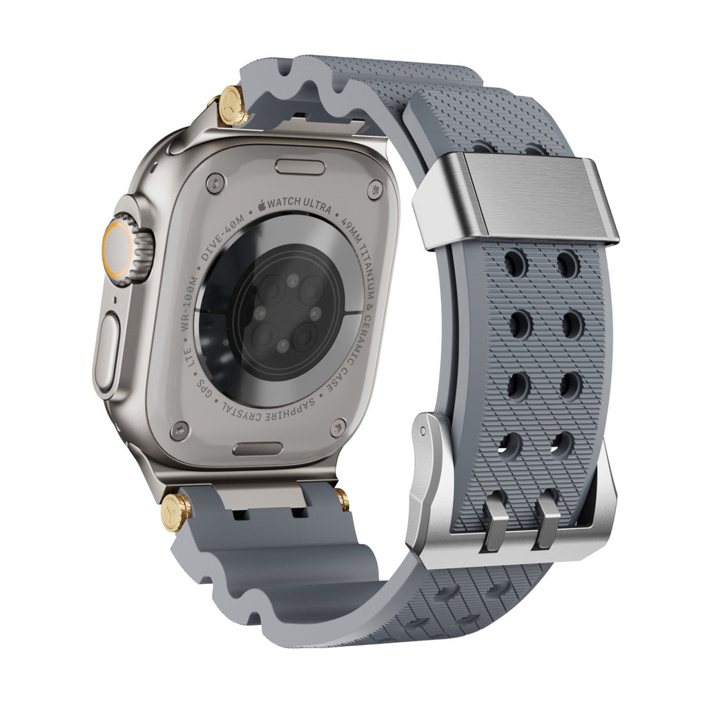 Bracelet silicone gris technique avec détails or pour Apple Watch, boucle argent ajustable.