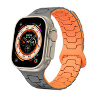 Bracelet Apple Watch silicone technique gris extérieur et orange intérieur, ajustable et résistant.