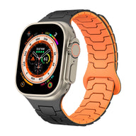 Bracelet en silicone noir et orange, design technique, haute résistance, pour Apple Watch.