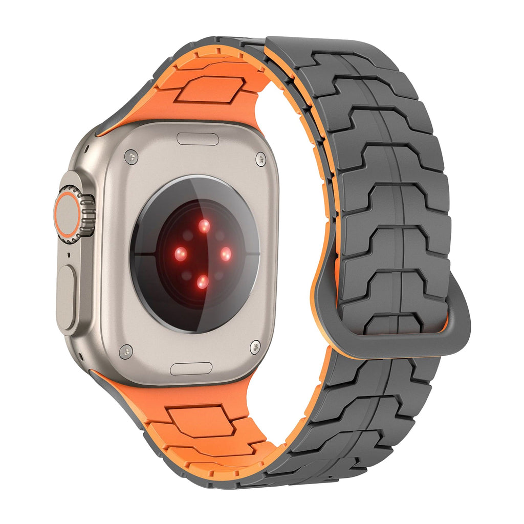 Bracelet en silicone noir et orange à l'aspect technique, haute résistance, pour Apple Watch.