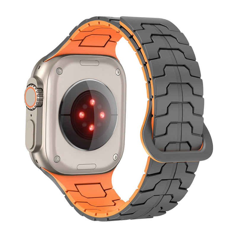 Bracelet en silicone noir et orange à l'aspect technique, haute résistance, pour Apple Watch.