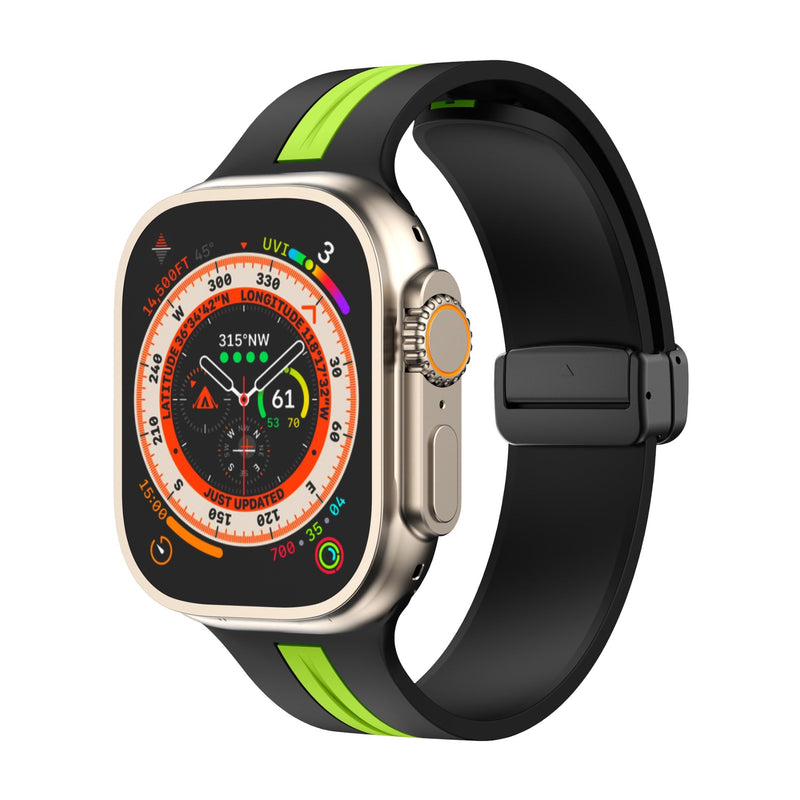 Bracelet silicone noir avec bande verte, design technique ajustable pour Apple Watch.