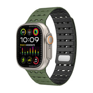 Bracelet en silicone kaki et noir sport, perforé, ajustable pour Apple Watch 38-42 mm.