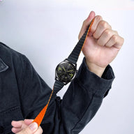 Bracelet silicone noir et orange avec fermoir magnétique pour montre connectée Huawei Watch.