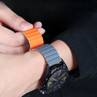 Bracelet en silicone ondulé bicolore orange et gris avec fermoir magnétique pour montre Huawei Watch.