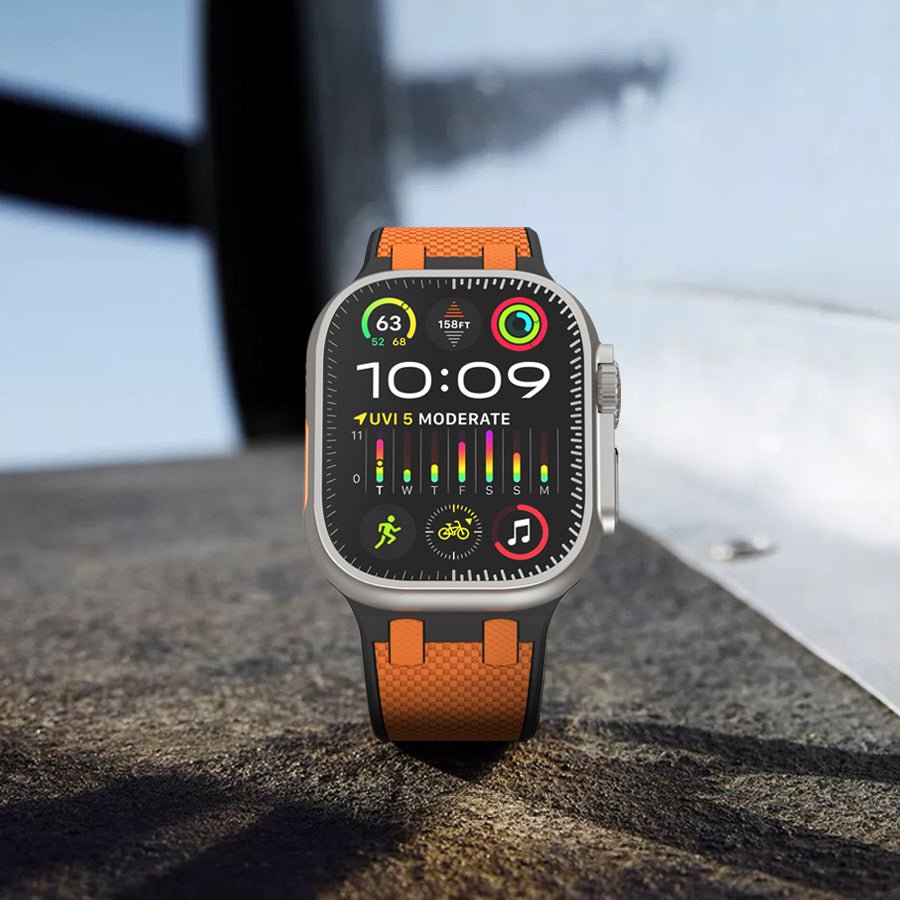 Bracelet Apple Watch en silicone noir et orange, ajustable, style sport, résistant à l'eau.