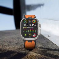 Bracelet Apple Watch en silicone noir et orange, ajustable, style sport, résistant à l'eau.